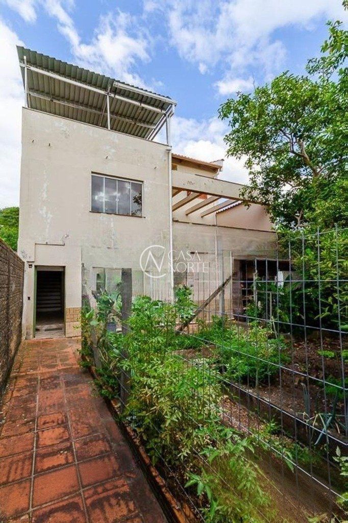 Casa à venda com 3 quartos, 378m², 3 suítes, 2 vagas, Rua Seival no bairro Vila Jardim em Porto Alegre