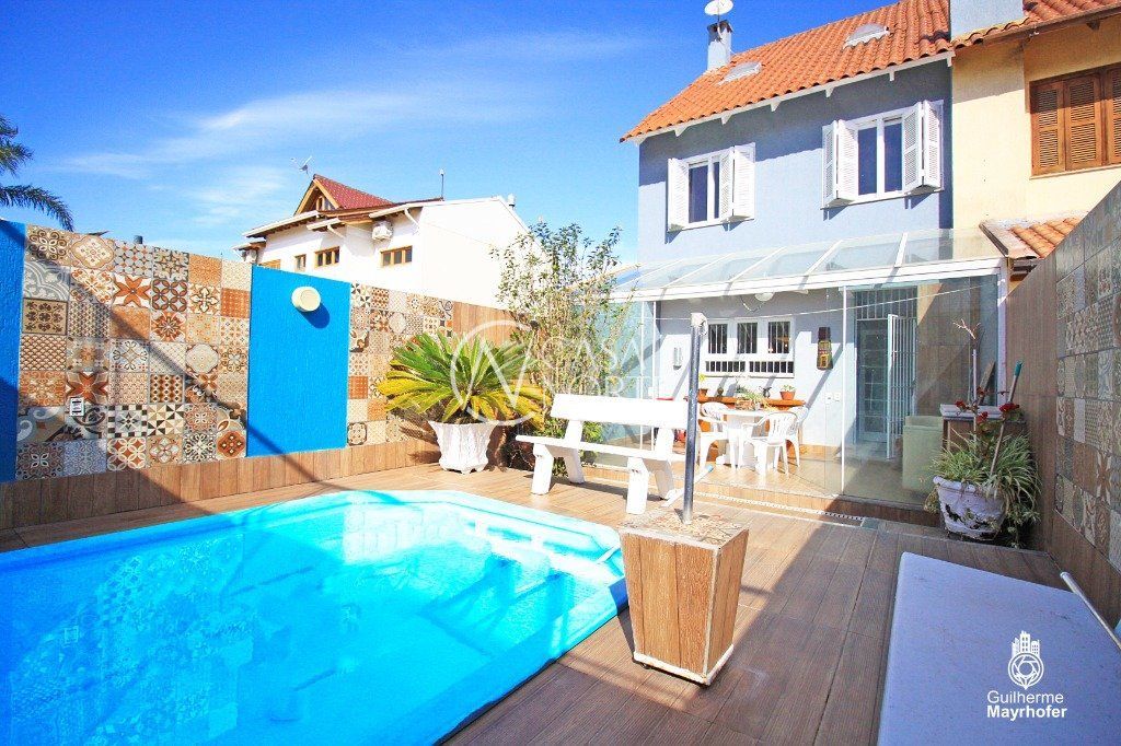 Casa de Condomínio à venda com 4 quartos, 146m², 1 suíte, 2 vagas, Rua Antônio Delapieve no bairro Mário Quintana em Porto Alegre