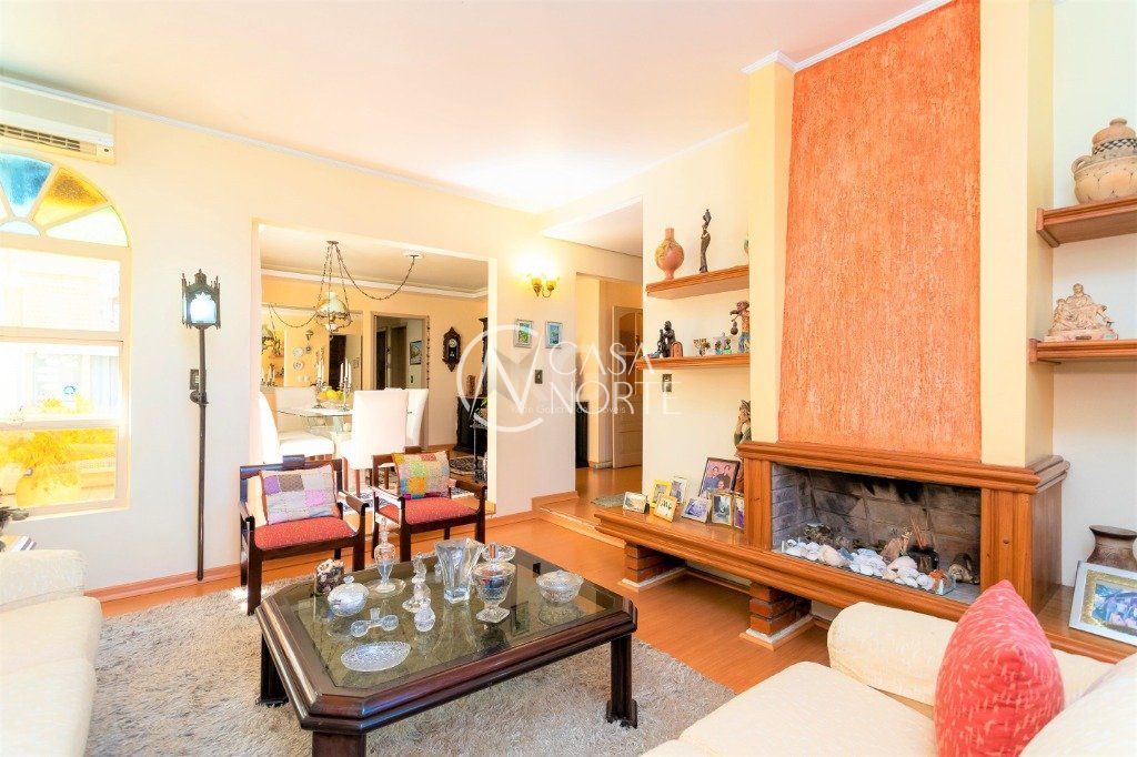 Casa à venda com 4 quartos, 228m², 1 suíte, 5 vagas, Avenida Cinco de Novembro no bairro Teresópolis em Porto Alegre