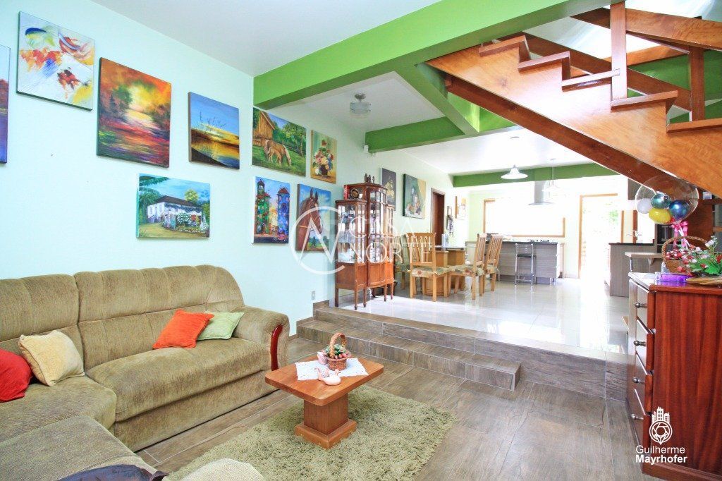 Casa à venda com 4 quartos, 240m², 3 suítes, 6 vagas, Rua Platao no bairro Jardim Sabará em Porto Alegre