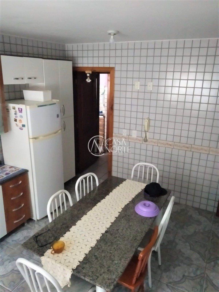 Casa à venda com 3 quartos, 190m², 1 suíte, 1 vaga, Rua Liberal no bairro Tristeza em Porto Alegre