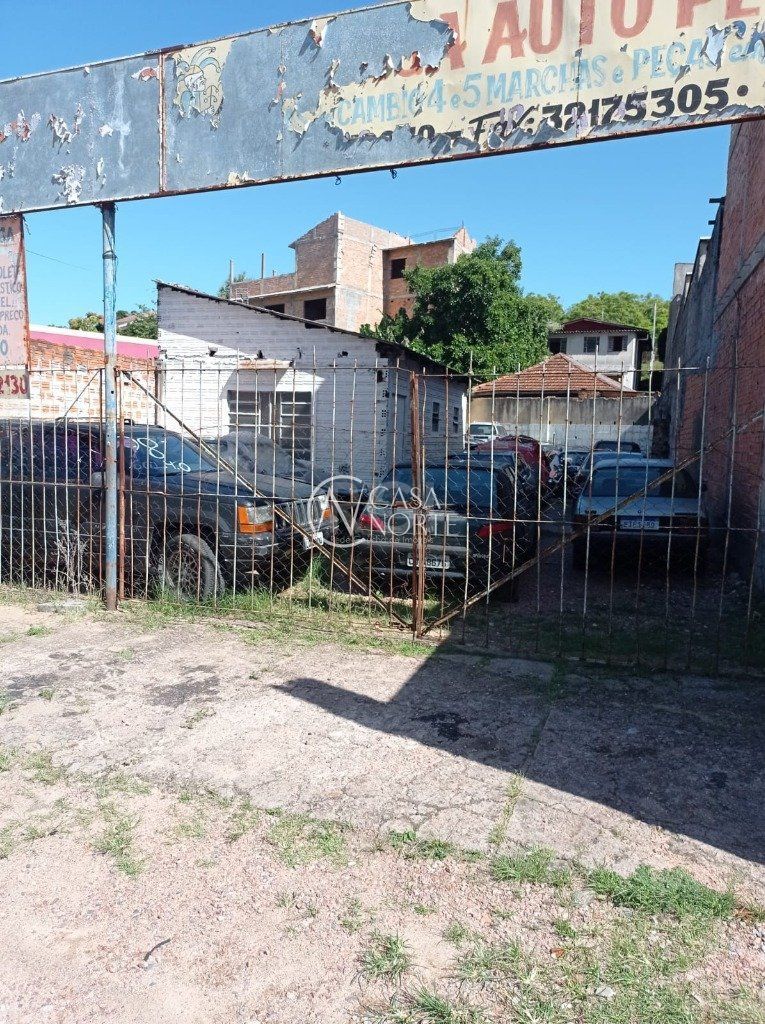 Terreno à venda  com 300m², Avenida Antônio Carvalho no bairro Jardim Carvalho em Porto Alegre