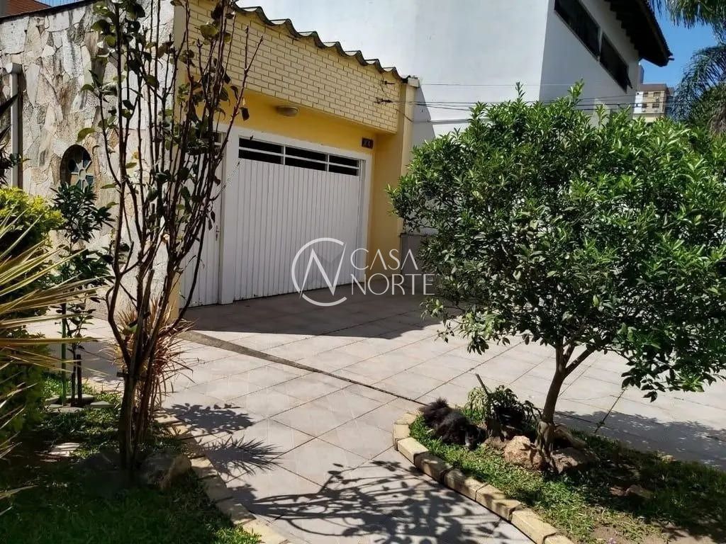 Casa à venda com 4 quartos, 207m², 4 vagas, Rua Líbero Badaró no bairro Passo da Areia em Porto Alegre