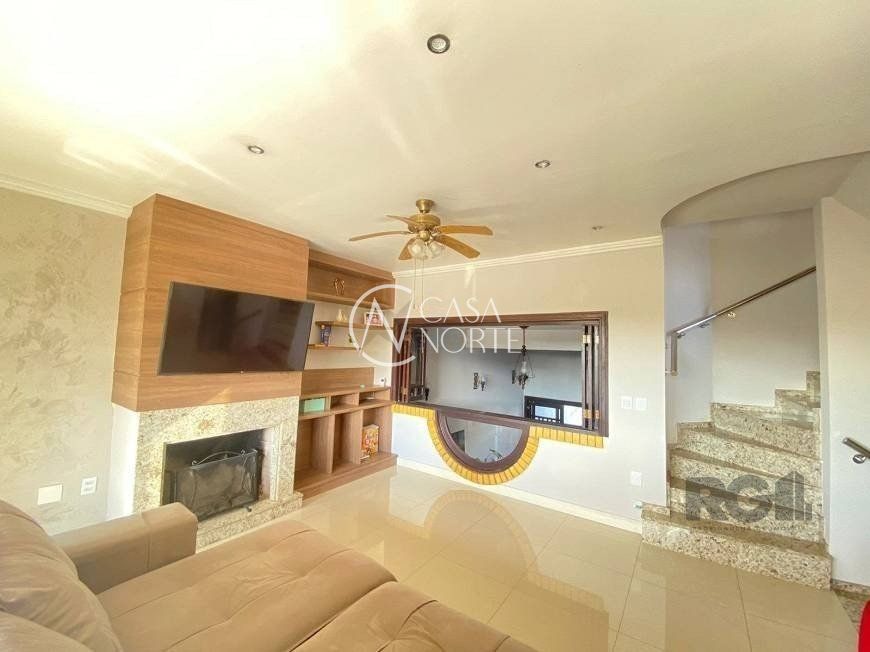 Casa à venda com 4 quartos, 300m², 2 suítes, 4 vagas, Rua Serafim Alencastro no bairro Sarandi em Porto Alegre