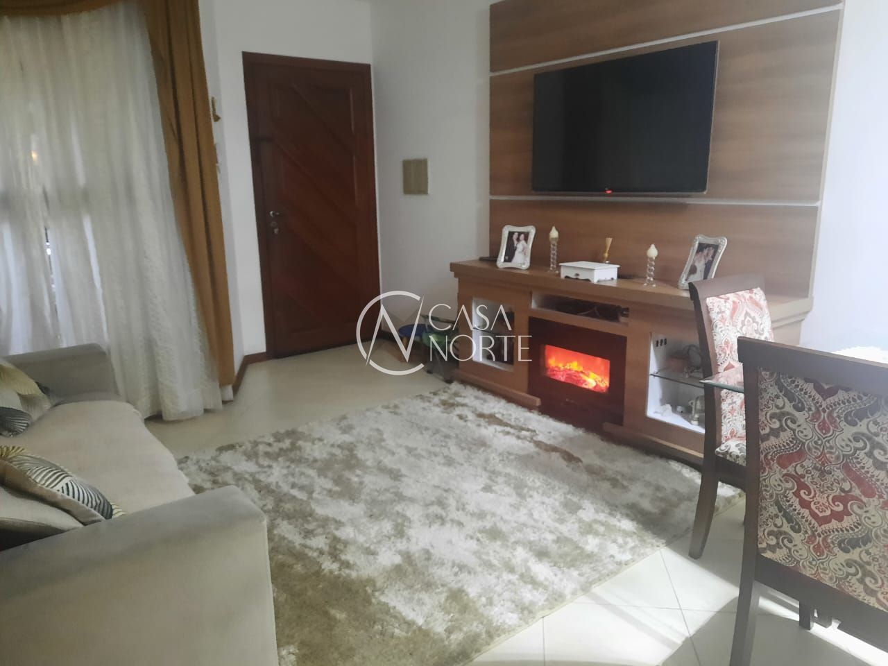 Casa de Condomínio à venda com 2 quartos, 131m², 1 suíte, 1 vaga, Avenida Juca Batista no bairro Cavalhada em Porto Alegre