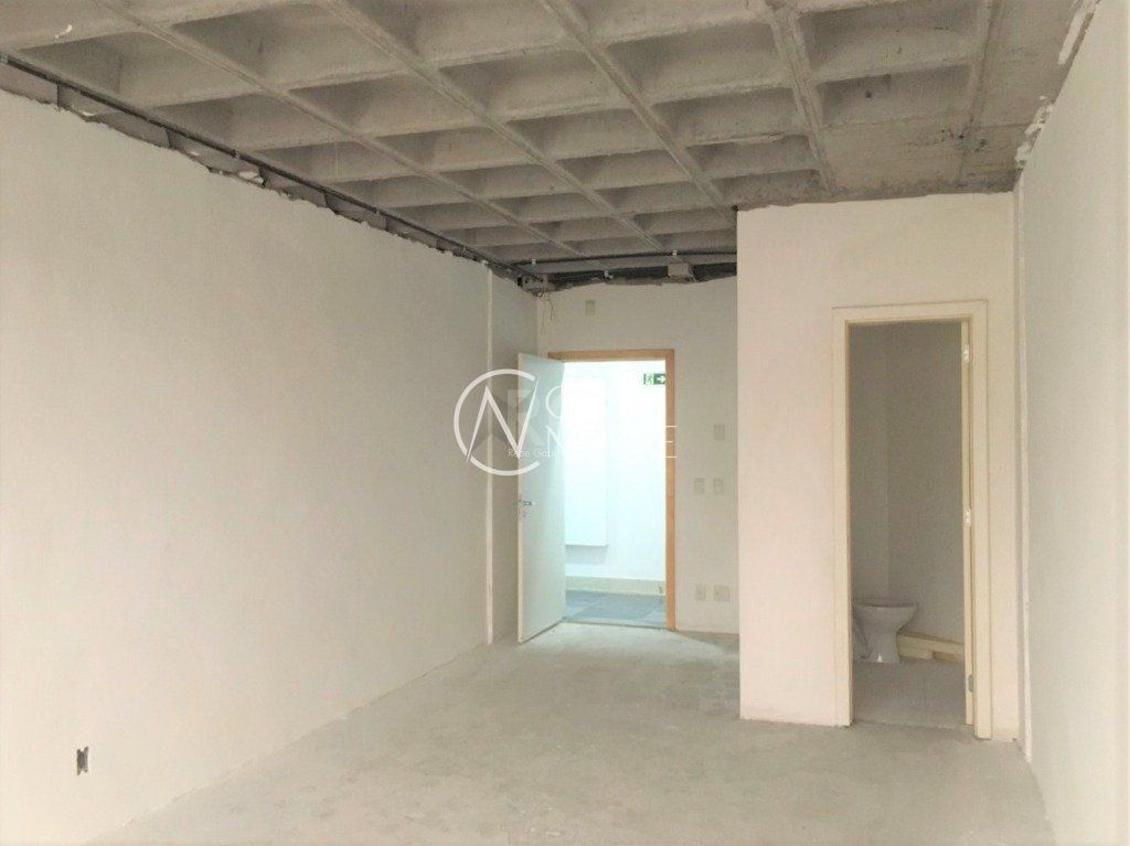 Sala Comercial à venda , 32m², Avenida Teixeira Mendes no bairro Chácara das Pedras em Porto Alegre