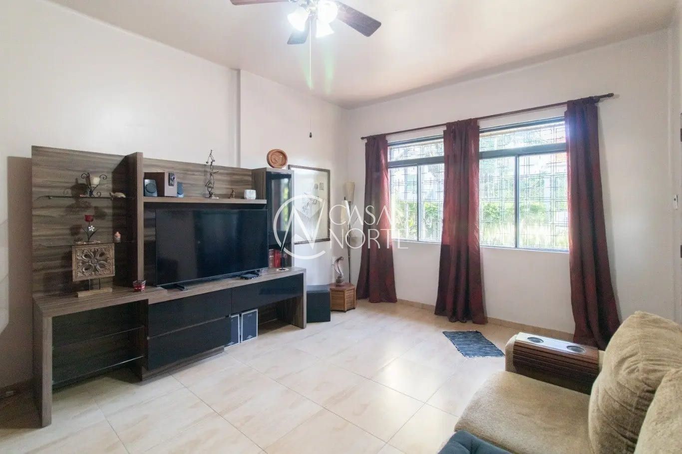 Casa à venda com 4 quartos, 175m², 3 vagas, Rua Júlio Lopes dos Santos Sobrinho no bairro Santa Tereza em Porto Alegre