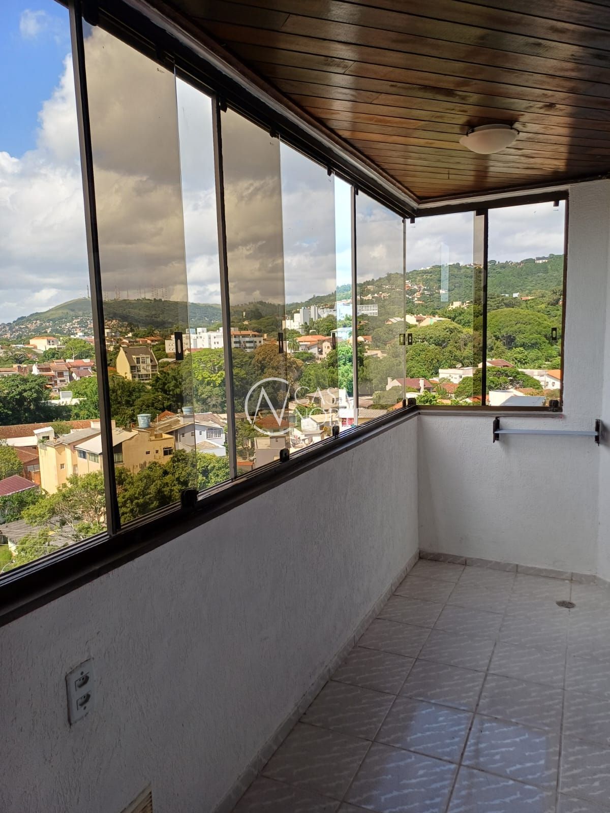 Cobertura à venda com 3 quartos, 164m², 1 suíte, 2 vagas, Rua Frederico Etzberger no bairro Nonoai em Porto Alegre