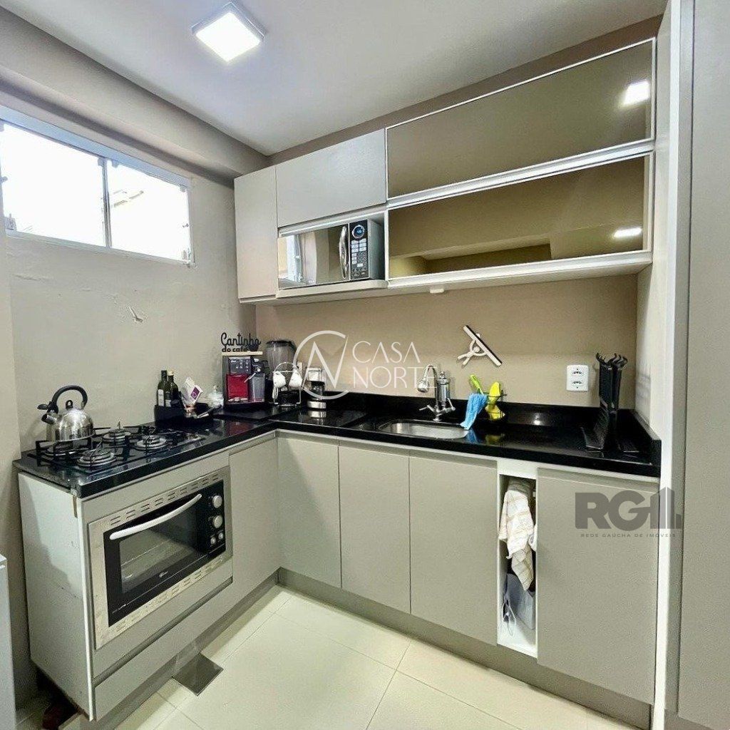 Casa de Condomínio à venda com 2 quartos, 70m², 1 vaga, Avenida José Aloísio Filho no bairro Humaitá em Porto Alegre