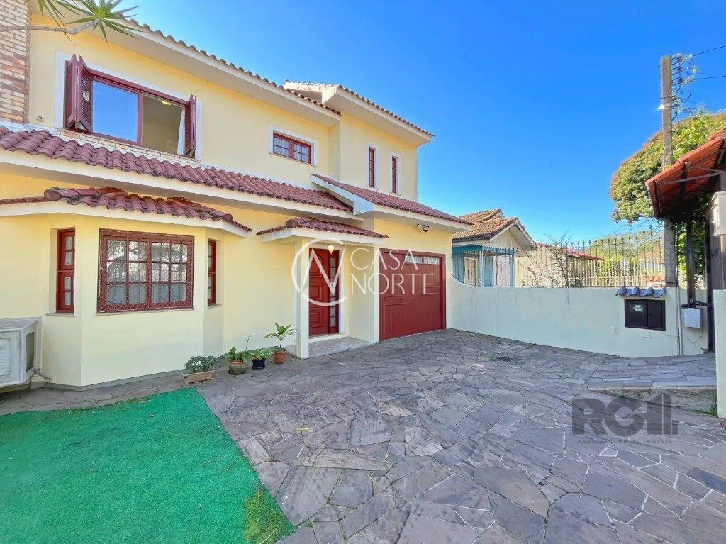 Casa à venda com 3 quartos, 119m², 2 vagas, Avenida José Corrêa da Silva no bairro Cavalhada em Porto Alegre