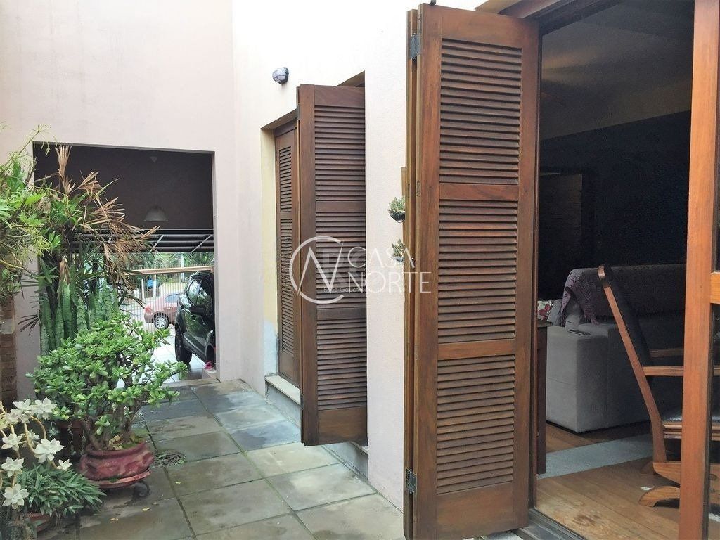 Casa à venda com 3 quartos, 270m², 1 suíte, 3 vagas, Rua Marques de Olinda no bairro Bom Jesus em Porto Alegre