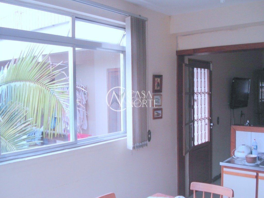 Casa à venda com 6 quartos, 500m², 2 suítes, 4 vagas, Avenida Ester no bairro Glória em Porto Alegre