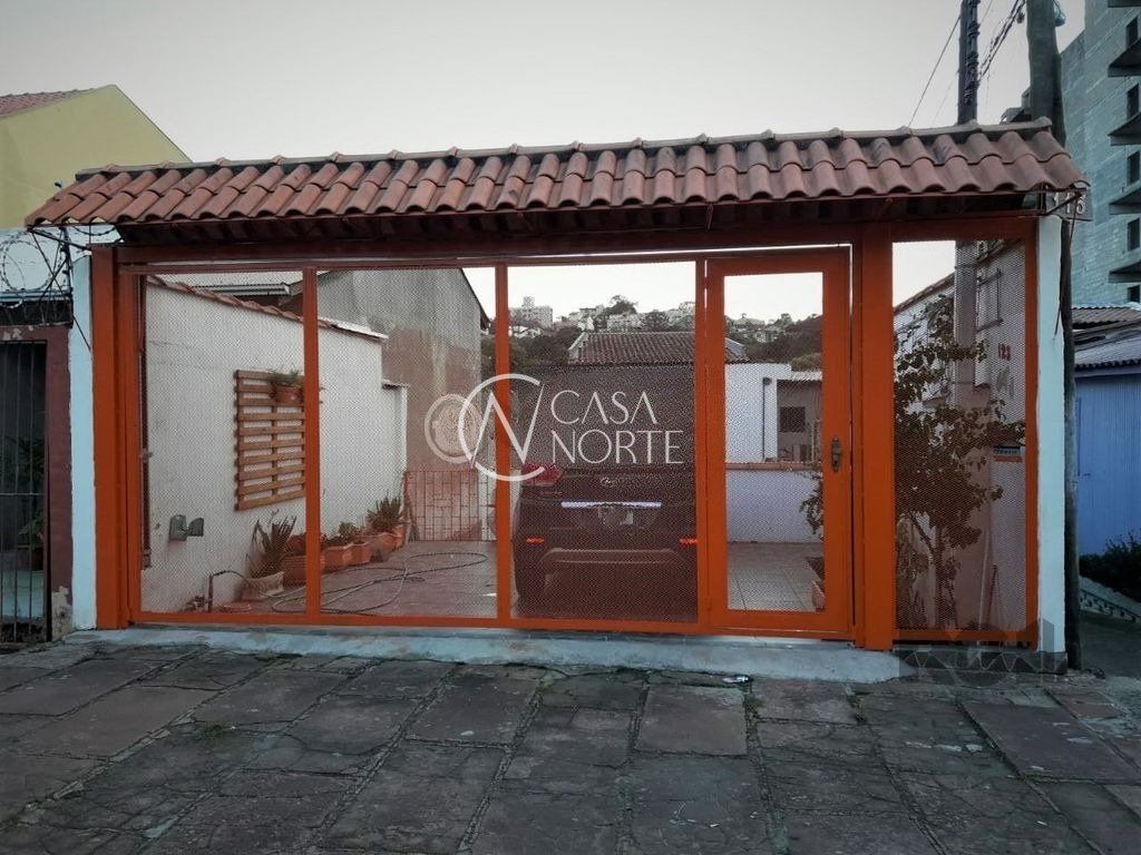 Casa à venda com 3 quartos, 61m², 2 vagas, Rua São Joaquim no bairro Glória em Porto Alegre