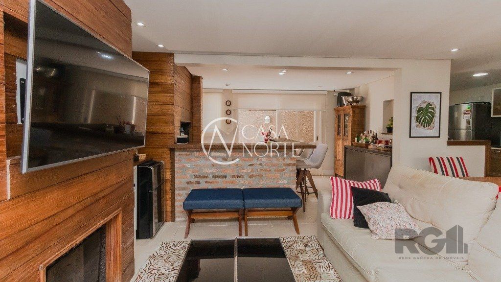 Casa de Condomínio à venda com 3 quartos, 249m², 1 suíte, 4 vagas, Rua Conde da Figueira no bairro Vila Jardim em Porto Alegre