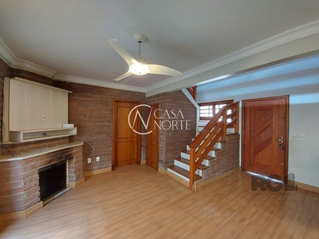 Casa à venda com 2 quartos, 161m², 1 suíte, 4 vagas, Rua Joséf Halpern no bairro Jardim Leopoldina em Porto Alegre