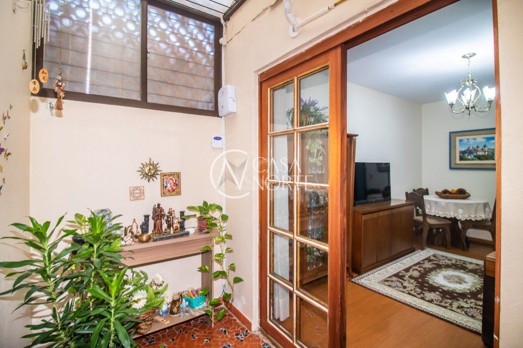 Casa à venda com 3 quartos, 289m², 1 suíte, 4 vagas, Rua Fatima no bairro Partenon em Porto Alegre