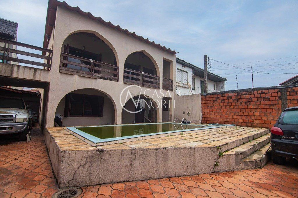 Casa à venda com 3 quartos, 220m², 6 vagas, Avenida Francisco Silveira Bitencourt no bairro Sarandi em Porto Alegre