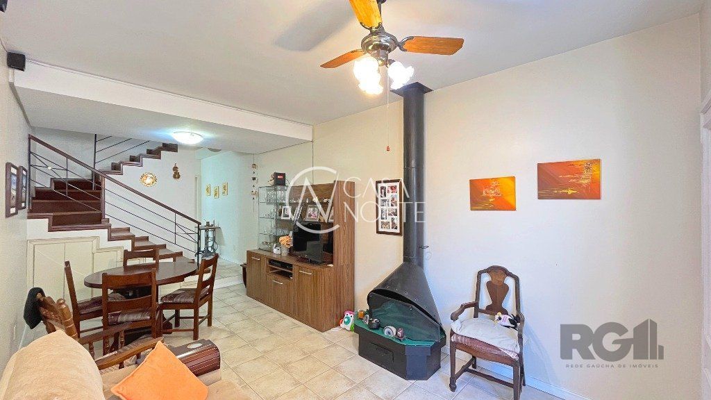 Casa de Condomínio à venda com 3 quartos, 110m², 1 suíte, 2 vagas, Avenida Arnaldo Bohrer no bairro Teresópolis em Porto Alegre