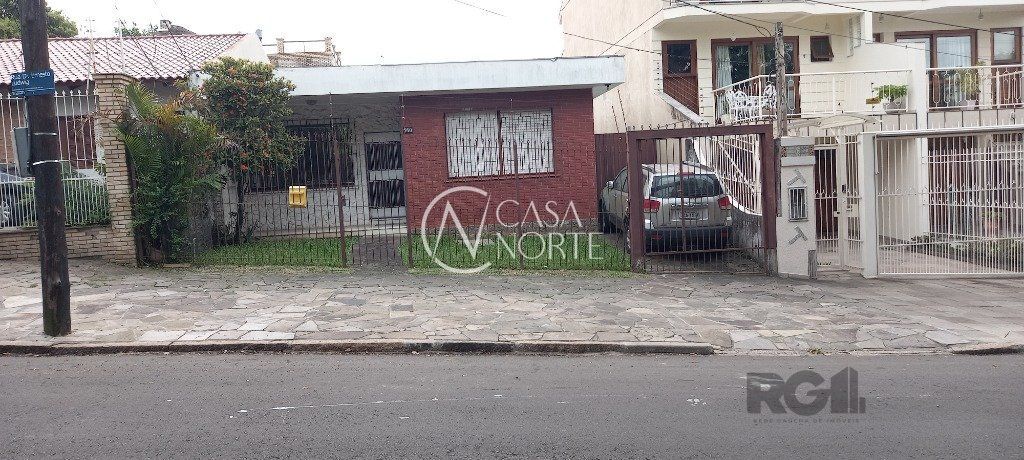 Casa à venda com 3 quartos, 330m², 6 vagas, Rua Doutor Ernesto Ludwig no bairro Chácara das Pedras em Porto Alegre