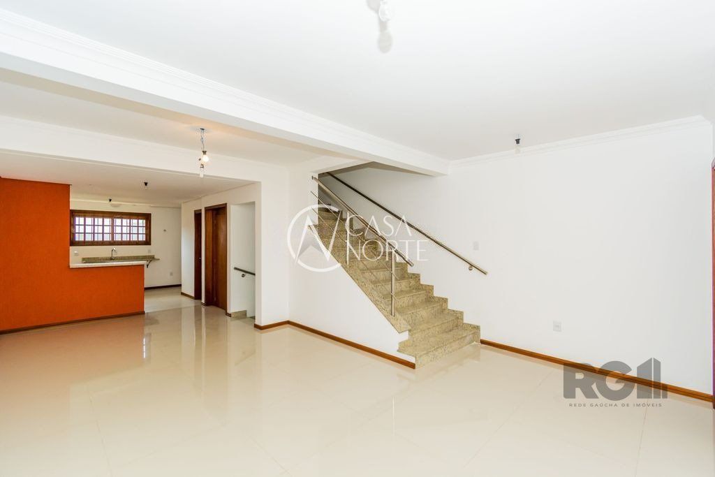 Casa à venda com 3 quartos, 320m², 1 suíte, 3 vagas, Rua Menachem Begin no bairro Jardim Itu em Porto Alegre