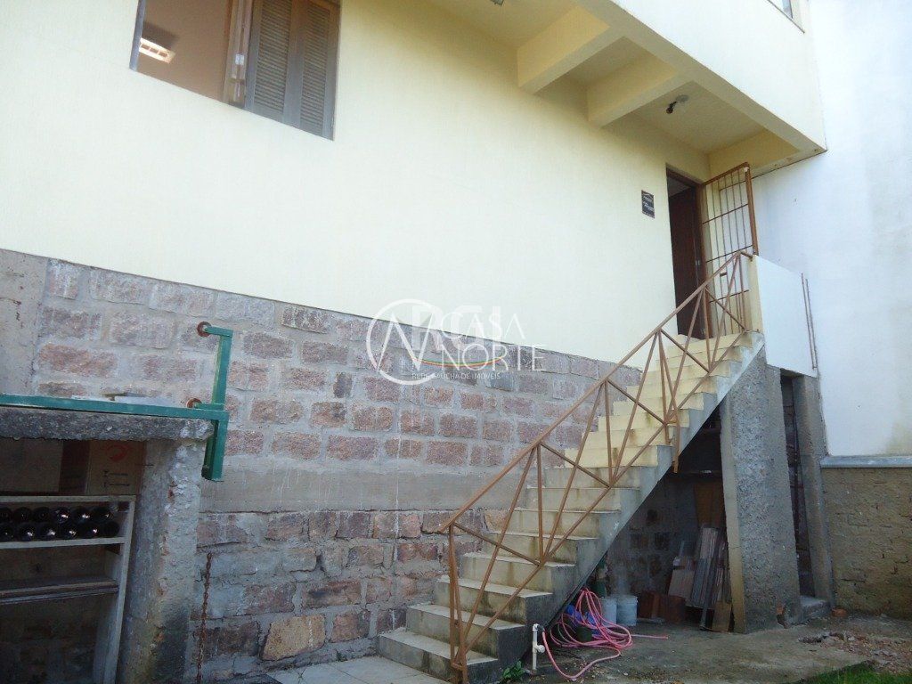 Casa à venda com 3 quartos, 331m², 1 suíte, 5 vagas, Rua Comendador José Julio de Mello no bairro Teresópolis em Porto Alegre