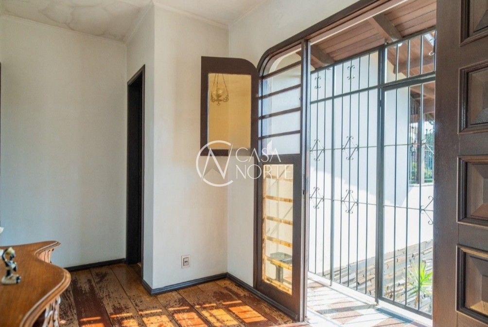 Casa à venda com 3 quartos, 400m², 1 suíte, 2 vagas, Avenida Clemenciano Barnasque no bairro Teresópolis em Porto Alegre