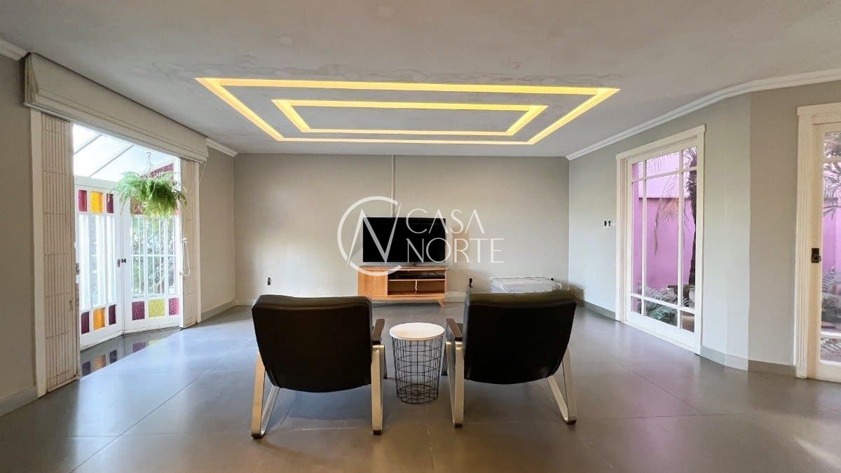 Casa à venda com 3 quartos, 236m², 1 suíte, 2 vagas, Rua Zeev Jabotinski no bairro Jardim Itu em Porto Alegre