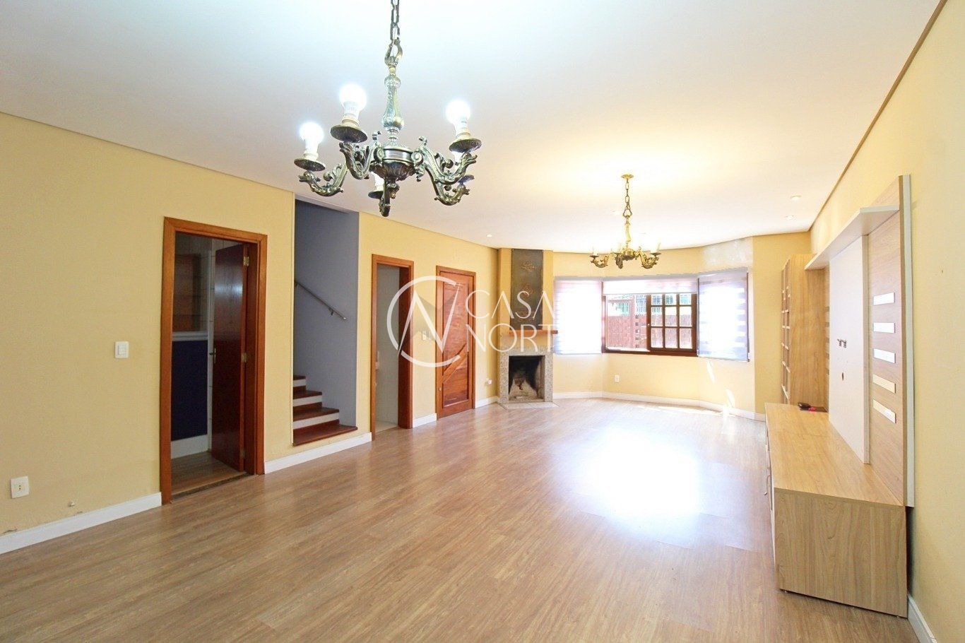 Casa à venda com 3 quartos, 155m², 1 suíte, 2 vagas, Rua Jacundá no bairro Guarujá em Porto Alegre