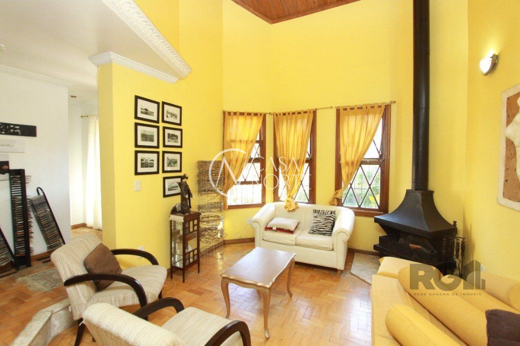 Casa à venda com 3 quartos, 200m², 1 suíte, 2 vagas, Rua Gomes de Freitas no bairro Jardim Itu em Porto Alegre