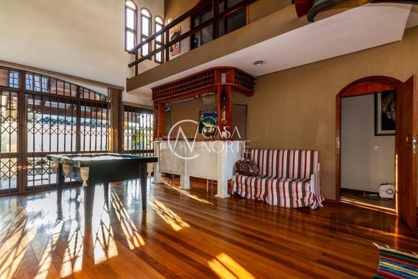 Casa à venda com 4 quartos, 303m², 1 suíte, 2 vagas, Rua São Francisco de Assis no bairro Santo Antônio em Porto Alegre