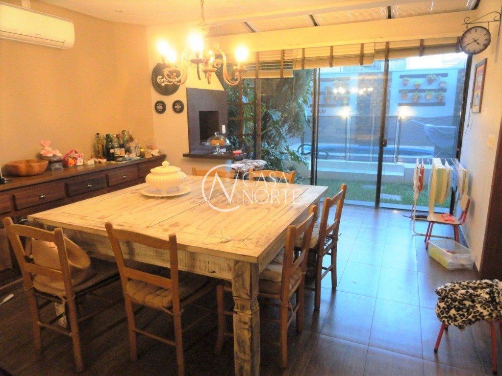 Casa à venda com 3 quartos, 165m², 3 suítes, 1 vaga, Rua Guatambu no bairro Hípica em Porto Alegre