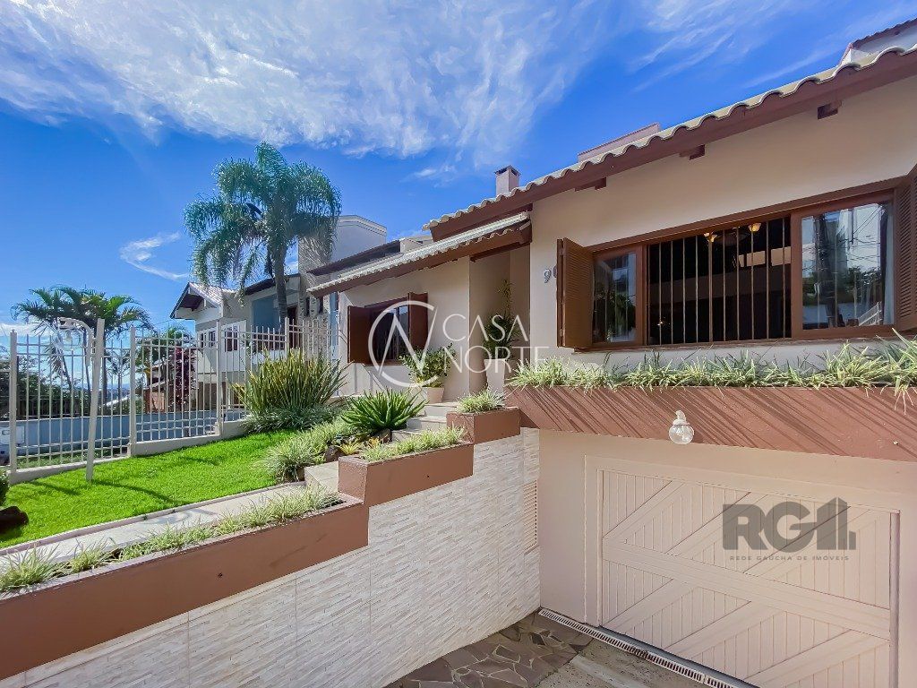 Casa à venda com 4 quartos, 500m², 3 suítes, 6 vagas, Rua Pedro Carneiro Pereira no bairro Teresópolis em Porto Alegre