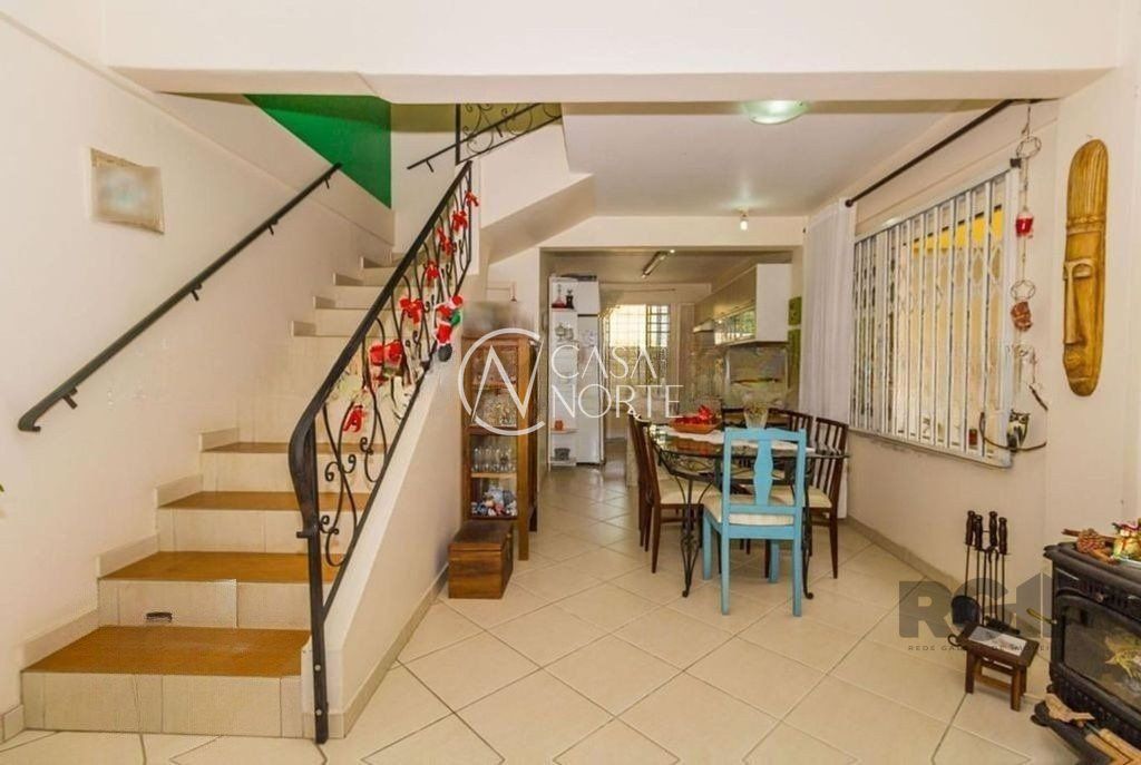 Casa à venda com 5 quartos, 308m², 1 suíte, 4 vagas, Rua Doutor Luiz da Silva Flores no bairro Teresópolis em Porto Alegre