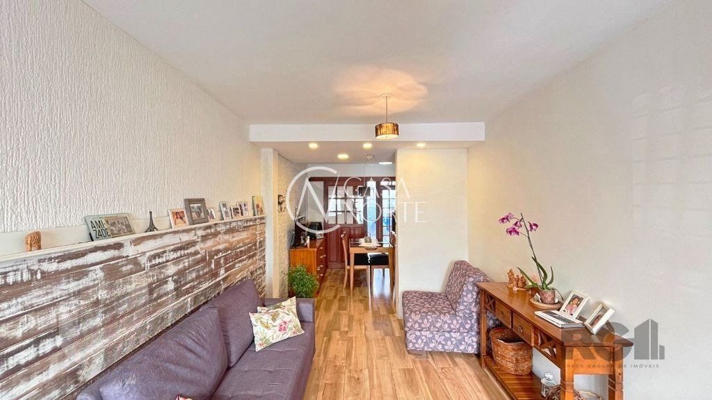 Casa à venda com 2 quartos, 84m², 1 suíte, 2 vagas, Rua Baldoino Bottini no bairro Hípica em Porto Alegre