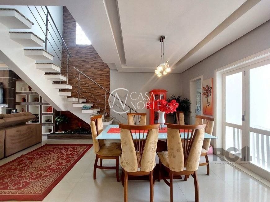 Casa à venda com 3 quartos, 250m², 1 suíte, 2 vagas, Rua Rodrigues da Costa no bairro Sarandi em Porto Alegre