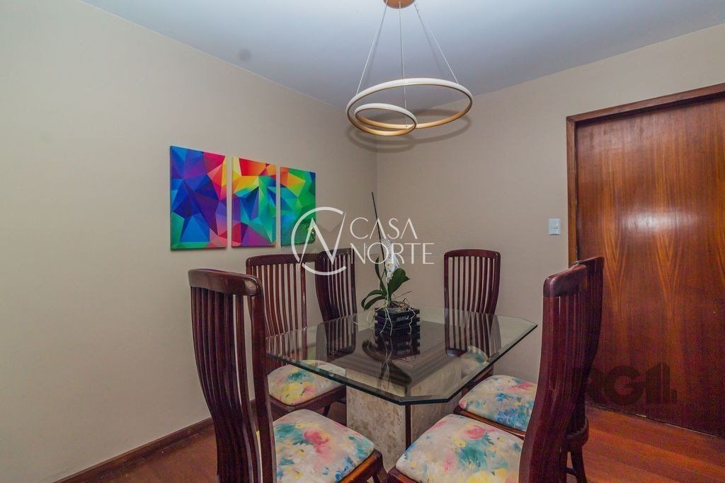 Casa à venda com 3 quartos, 230m², 1 suíte, 3 vagas, Rua Márcio Dias no bairro Nonoai em Porto Alegre