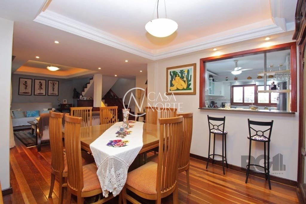 Casa à venda com 3 quartos, 275m², 1 suíte, 3 vagas, Rua Coronel Tisiano F. de Leoni no bairro Coronel Aparício Borges em Porto Alegre