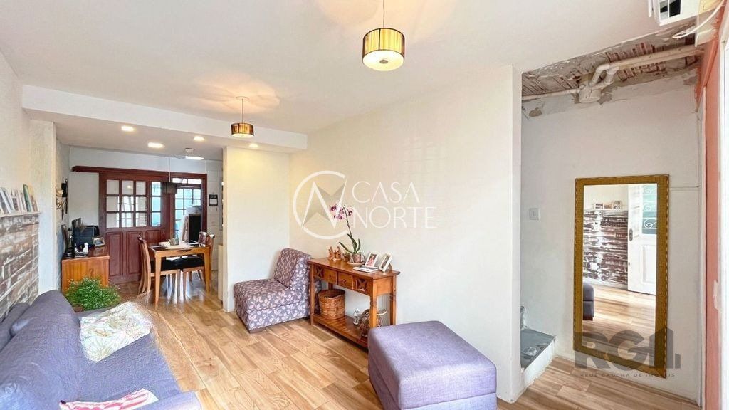 Casa à venda com 2 quartos, 84m², 1 suíte, 2 vagas, Rua Baldoino Bottini no bairro Hípica em Porto Alegre