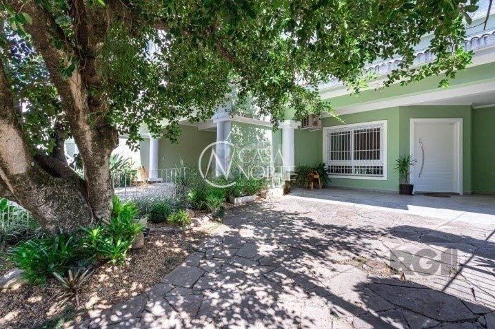 Casa à venda com 3 quartos, 210m², 1 suíte, 3 vagas, Rua Conselheiro Xavier da Costa no bairro Ipanema em Porto Alegre