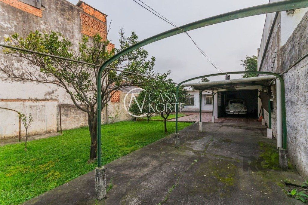 Casa à venda com 2 quartos, 102m², 1 suíte, 3 vagas, Avenida Valado no bairro Vila João Pessoa em Porto Alegre