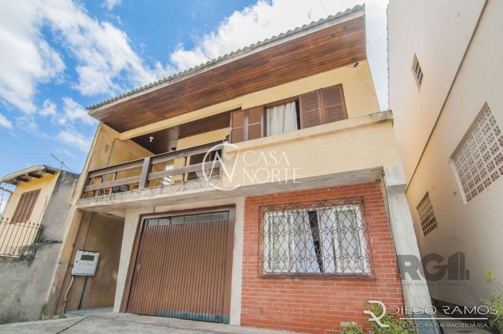 Casa à venda com 4 quartos, 200m², 3 vagas, Rua Santiago Dantas no bairro Cascata em Porto Alegre
