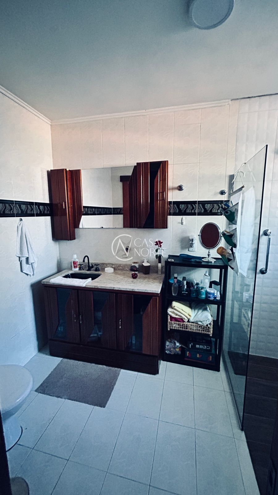 Casa à venda com 3 quartos, 208m², 1 suíte, 2 vagas, Rua Doutor Ney Cabral no bairro Nonoai em Porto Alegre