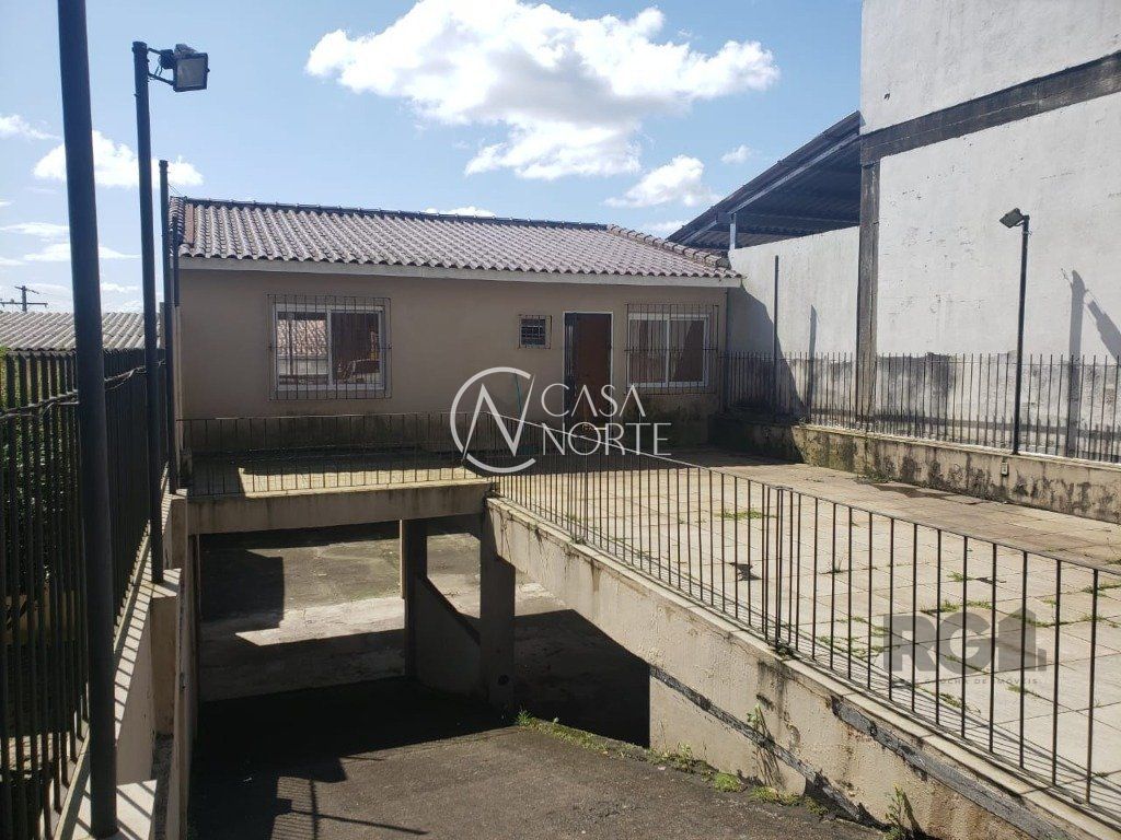 Casa à venda com 2 quartos, 215m², 4 vagas, Rua Coronel Aparício Borges no bairro Glória em Porto Alegre