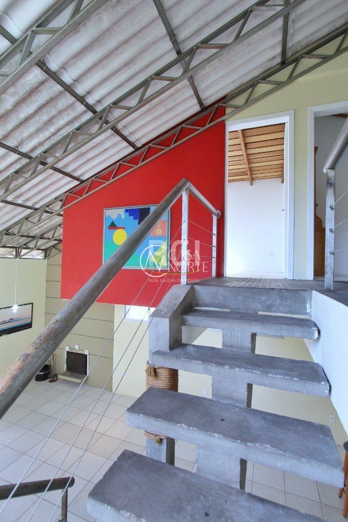 Casa à venda com 3 quartos, 199m², 1 suíte, 4 vagas, Rua Upamaroti no bairro Cristal em Porto Alegre