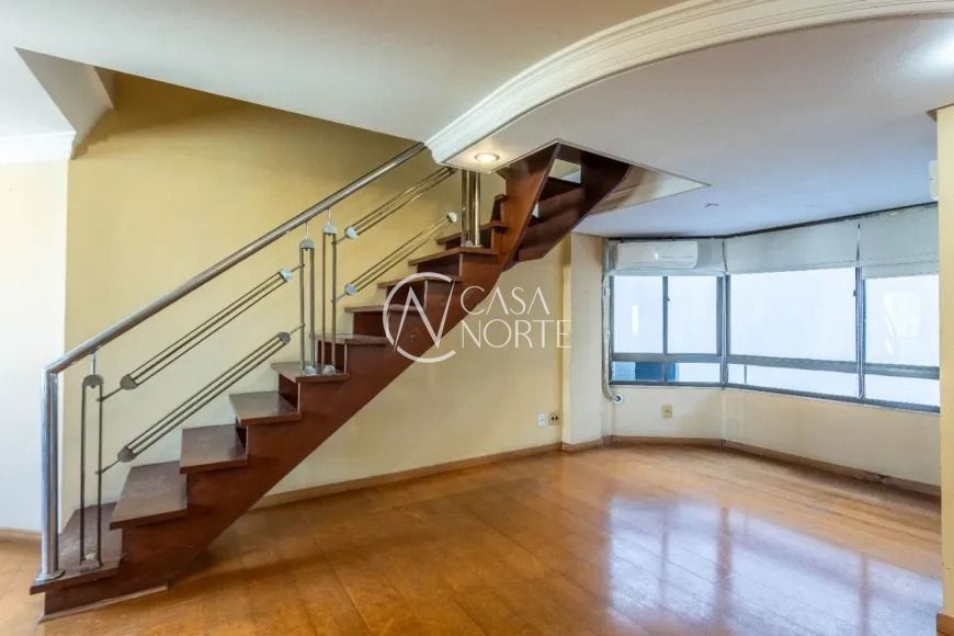 Cobertura à venda com 2 quartos, 154m², 1 suíte, 2 vagas, Rua Vicente da Fontoura no bairro Santana em Porto Alegre