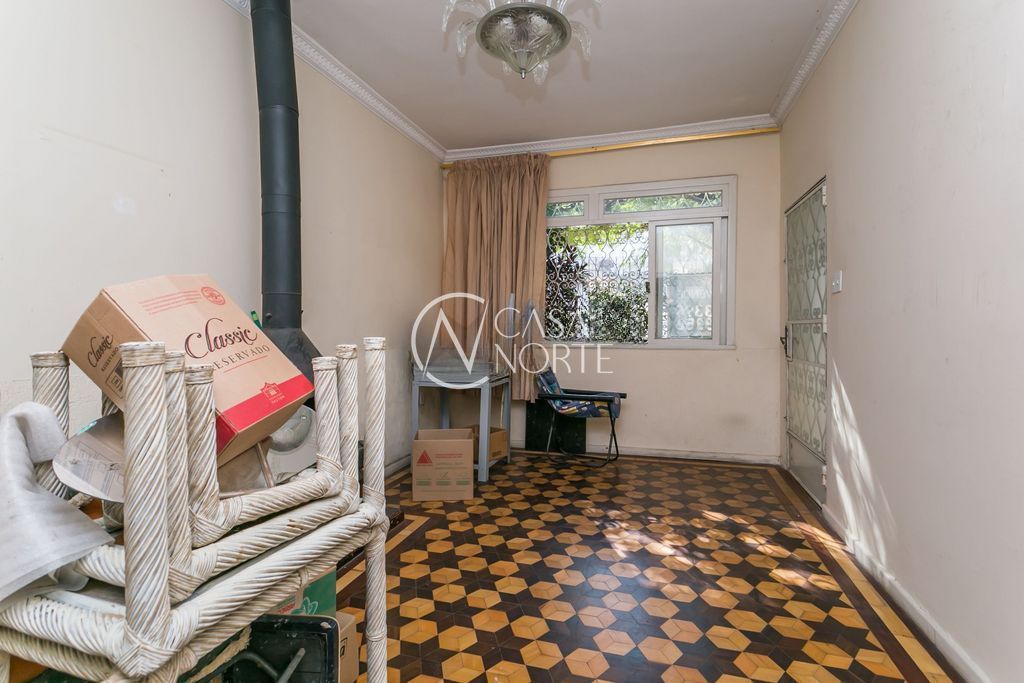 Casa à venda com 4 quartos, 235m², 2 suítes, 2 vagas, Rua Sinimbú no bairro Petrópolis em Porto Alegre