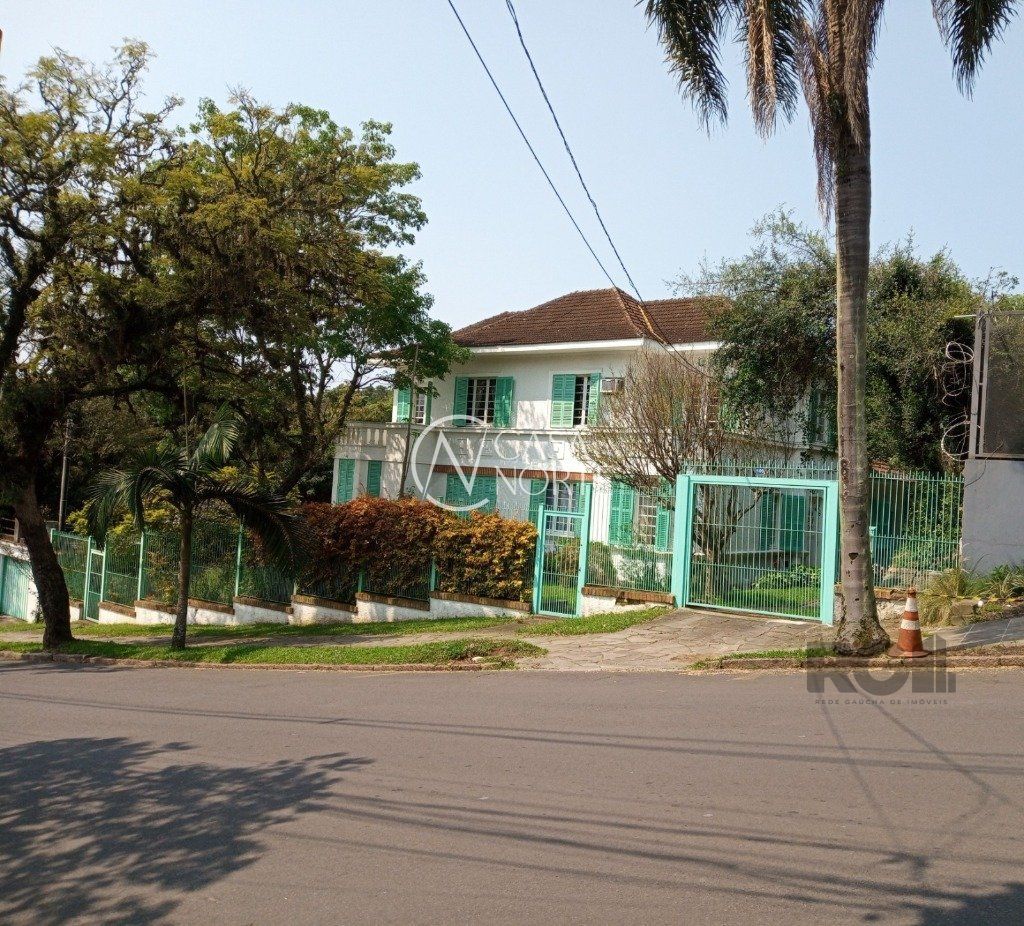 Casa à venda com 4 quartos, 408m², Avenida Taquary no bairro Cristal em Porto Alegre