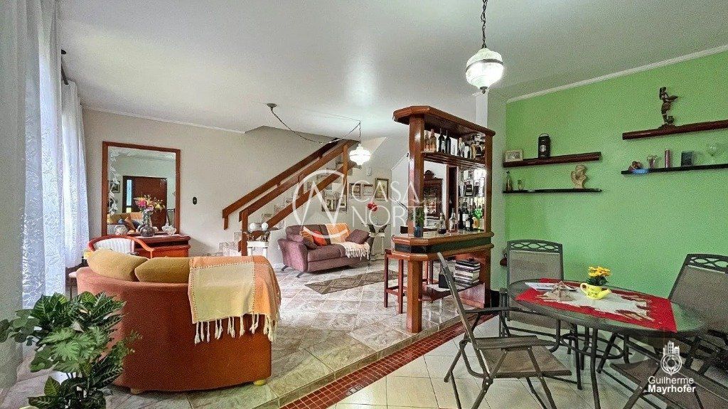 Casa à venda com 3 quartos, 292m², 1 suíte, 3 vagas, Rua Arnaldo Ballve no bairro Jardim Itu em Porto Alegre