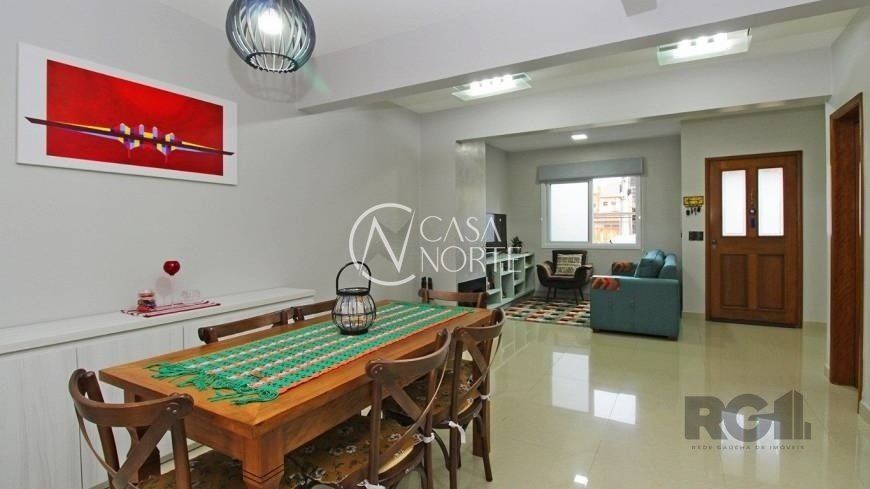 Casa à venda com 3 quartos, 129m², 1 suíte, 2 vagas, Rua Roberto Santini no bairro Hípica em Porto Alegre