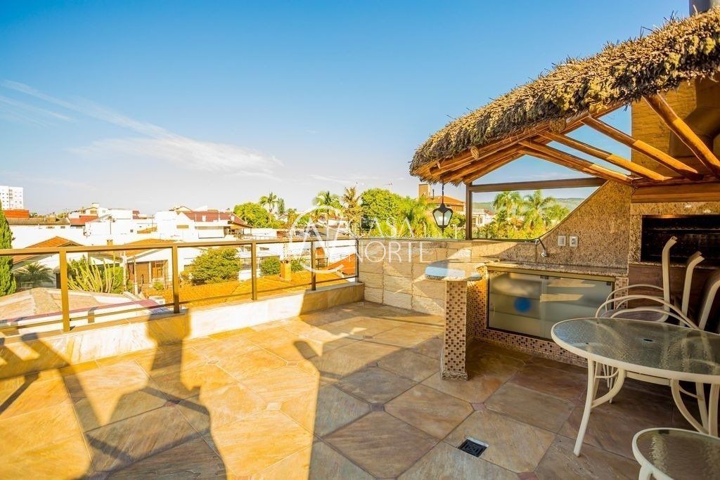 Casa à venda com 4 quartos, 375m², 1 suíte, 6 vagas, Rua Doutor Derly Monteiro no bairro Jardim Itu em Porto Alegre